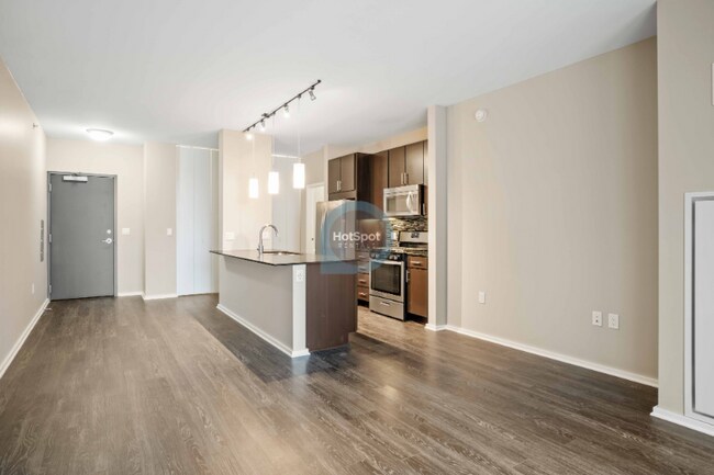 Photo - 120 N Desplaines St