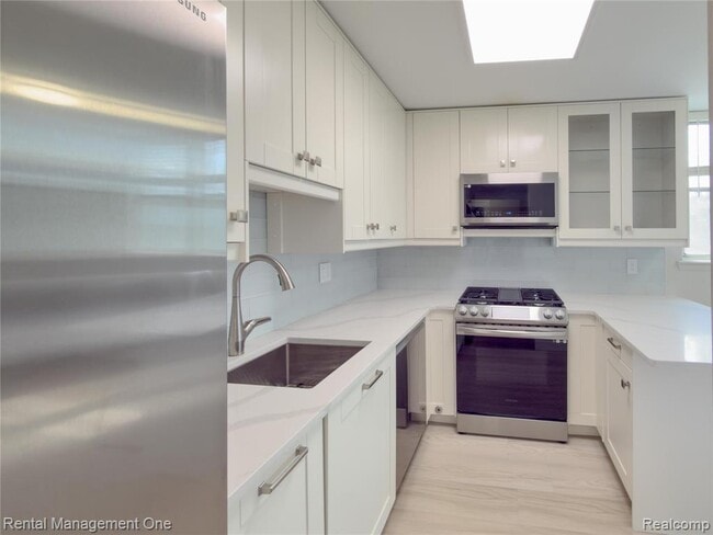 Photo - 1603 Cass Lake Rd Unidad D