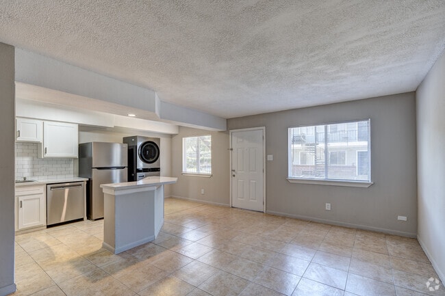 3BR, 2BA - 1100SF