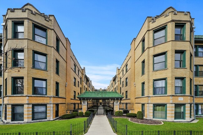 Building Photo - 2330-2338 N Spaulding Ave