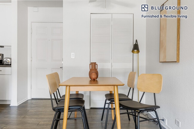 Photo - 3620 Barham Blvd Unidad FL2-ID720