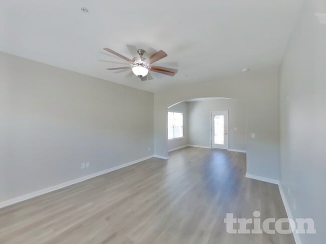 Photo - 415 Middleton Ln