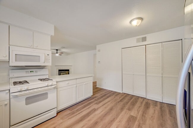 Photo - Beautifully remodeled ground-floor, 2 bed ... Unit 2