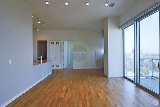 Building Photo - 916 W Huron St Rental