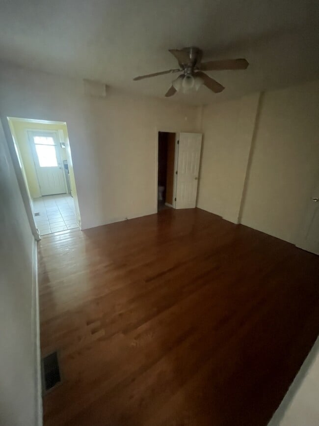 Photo - 815 Livingston St