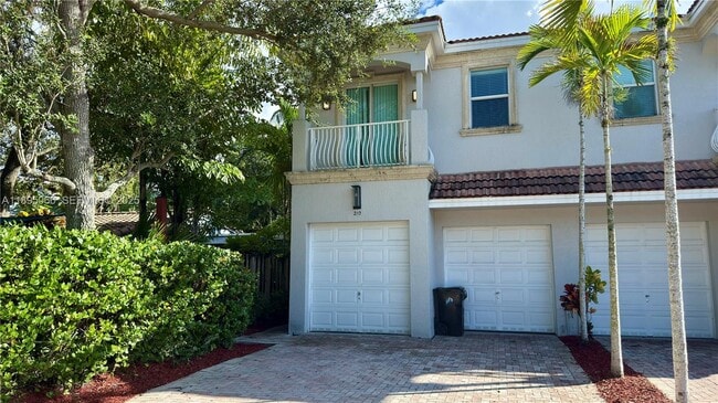 Building Photo - 210 SW 9th St Unit 210