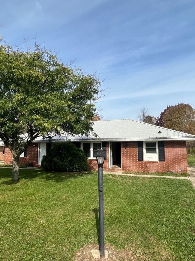 Photo - Welcome to the Fieldcrest Apartments!