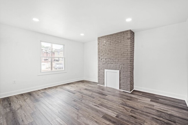 Photo - 1681 Suburban Ave Unidad 1681 Suburban Avenue- 2nd FL