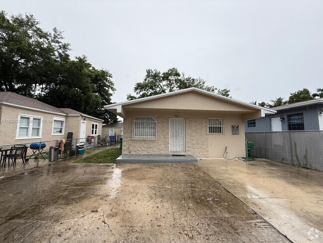 Building Photo - 1745 NW 47th Terrace Unit 1745 Rental