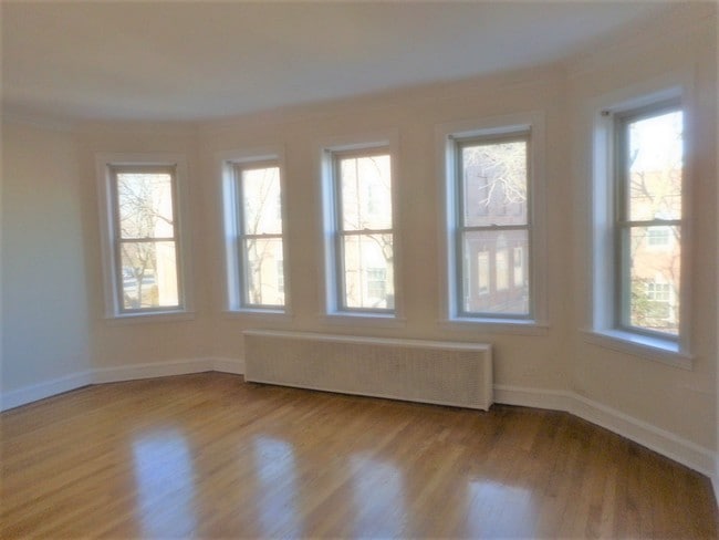Living Room - 5319 W Giddings St Unit 1
