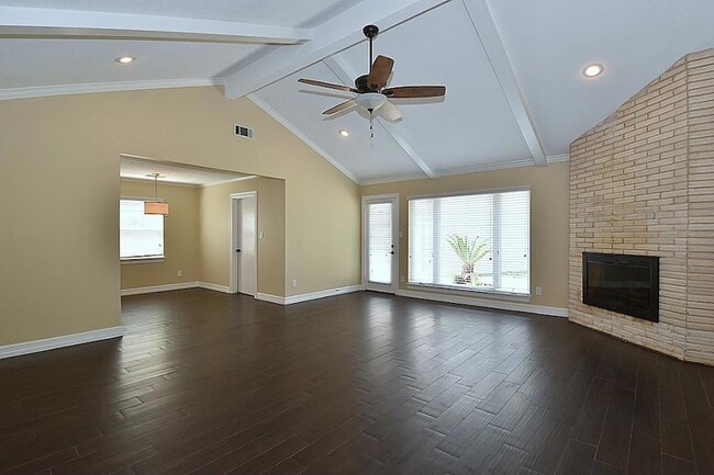 Building Photo - 2410 Del Norte St Rental
