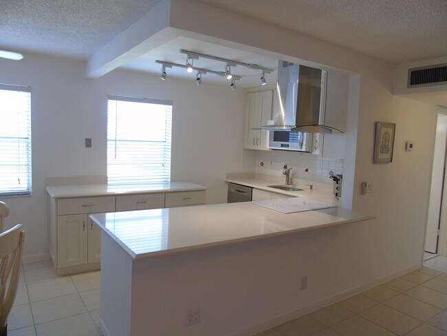 Building Photo - 219 Normandy Ln Rental