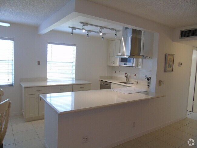 Building Photo - 219 Normandy Ln Rental