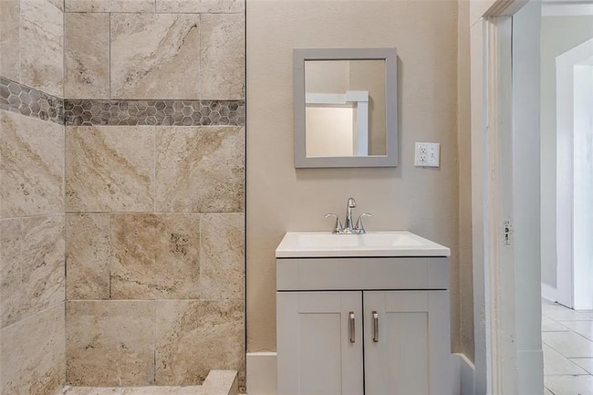 Photo - 423 E Sears St Unit Main House