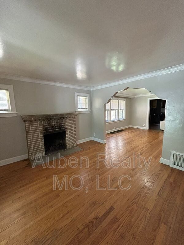 Photo - 5345 Charlotte St
