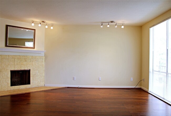 Photo - 4635 Wild Indigo St Unidad 515