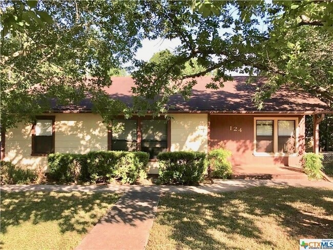 Building Photo - Charming 3 Bedroom Home - Large Backyard - Carport