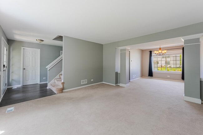 Photo - 1371 Braymore Cir E