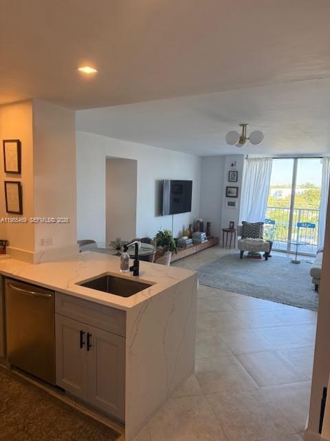 Building Photo - 2000 NE 135th St Unit 703