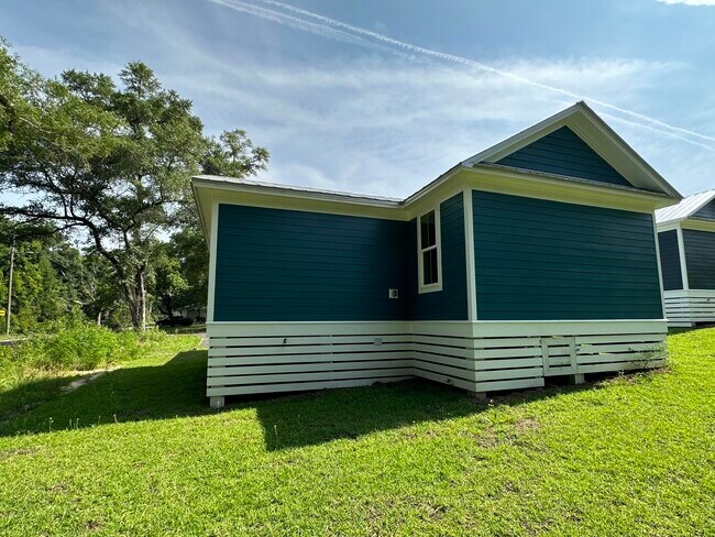 Photo - 122 N 12th St