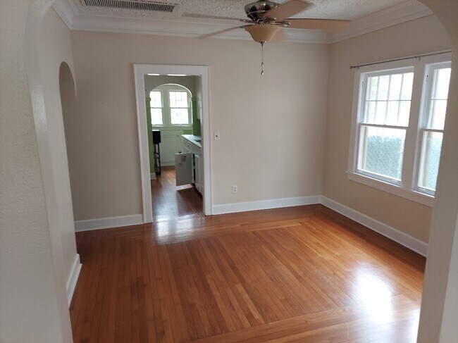 Photo - 2135 Burlington Ave N
