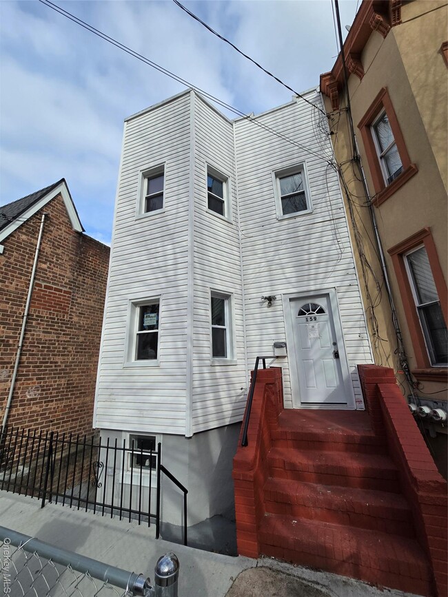 Building Photo - 159 Montauk Ave.