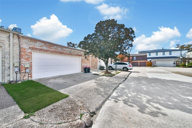 Photo - 131 Phanturn Ln