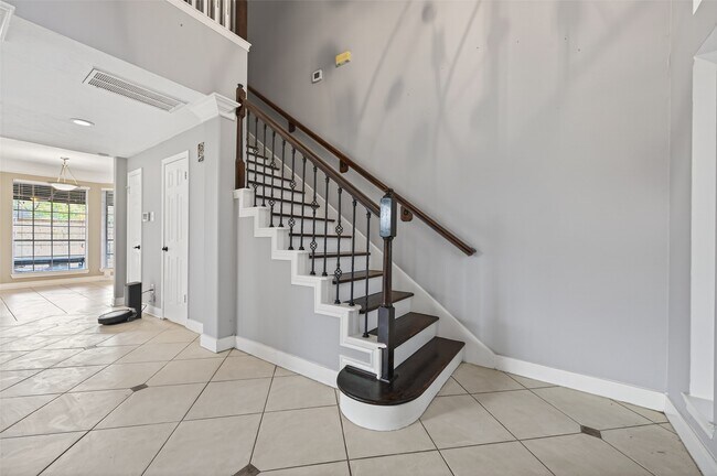 Photo - 7814 Millbrook Dr