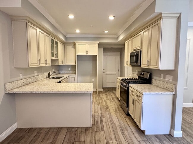 Photo - Beautiful remodeled 3 bedroom townhome in ...