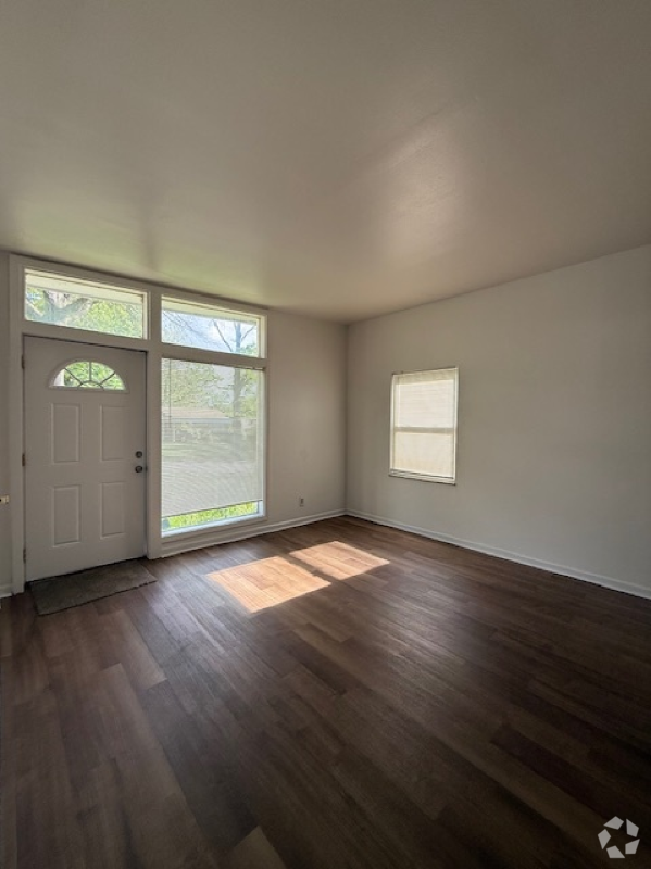 Building Photo - 7371 Wayne Ave Rental