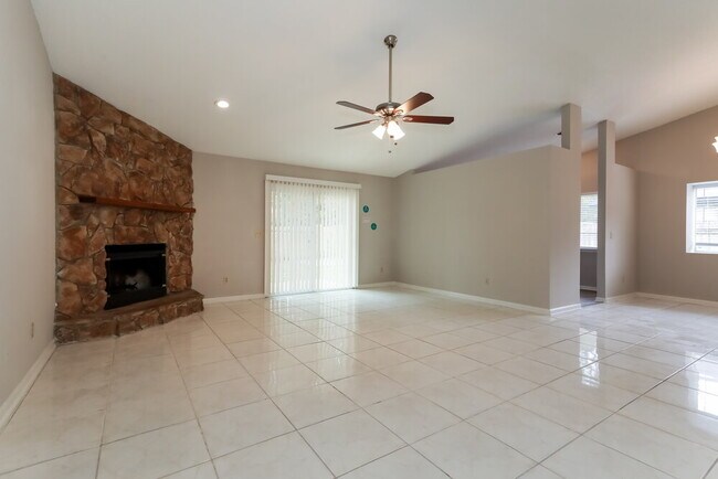 Photo - 8228 Honeysuckle Ln