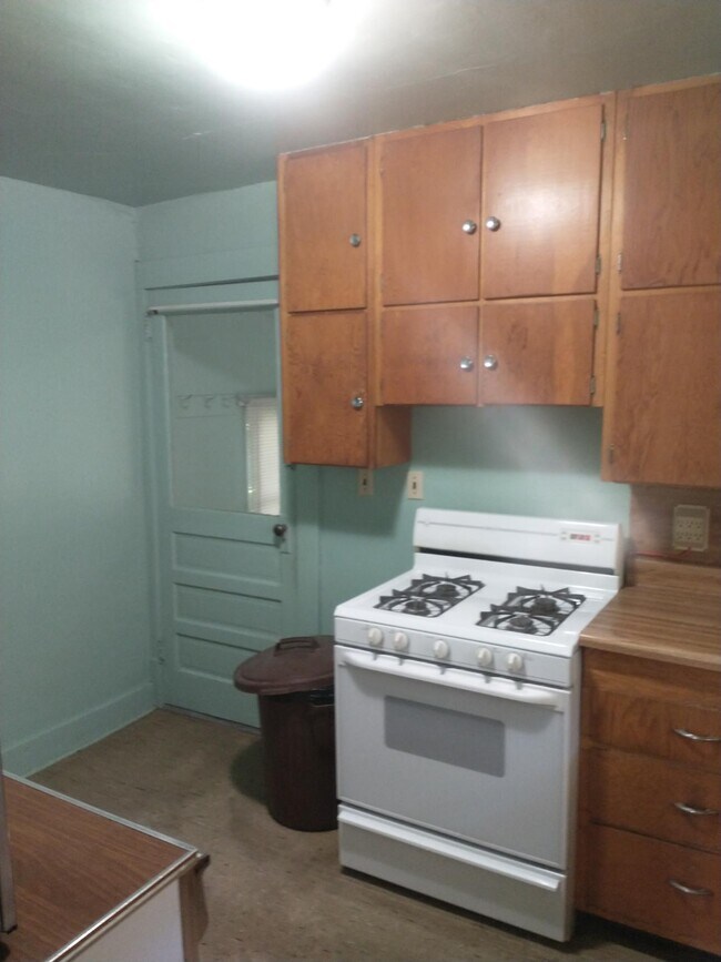 Photo - 108 N Oak St