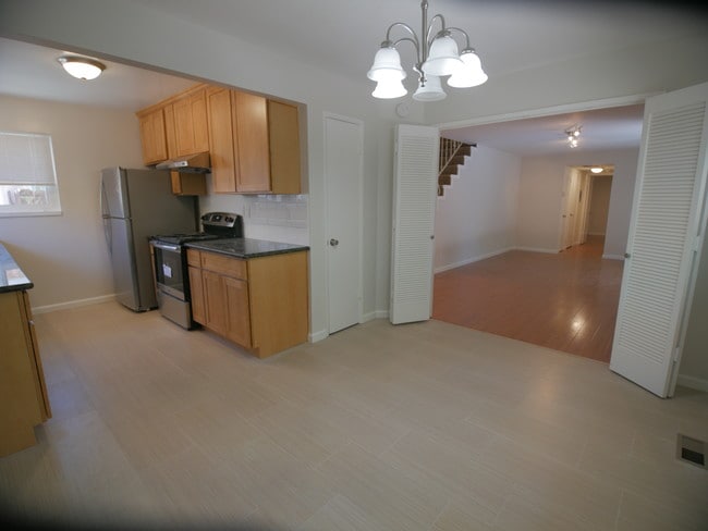 Building Photo - 1285 Manchester Dr Unit 2