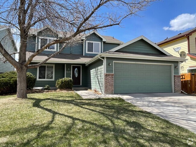 Building Photo - Spacious 3 bed, 2.5 Bath House in Central ...
