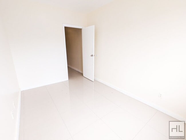 Photo - GATES AVENUE Unit 4F