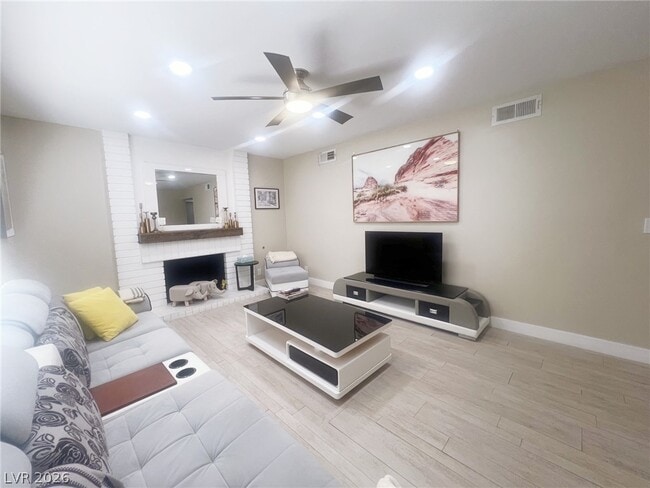 Photo - 4194 Greenpoint St