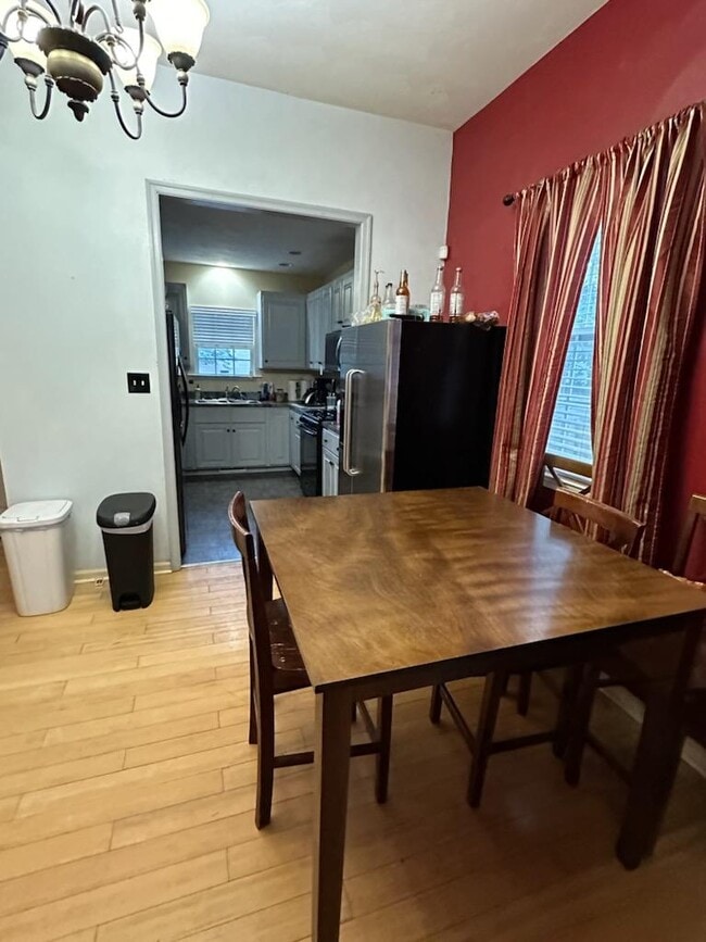 316 W 31st St