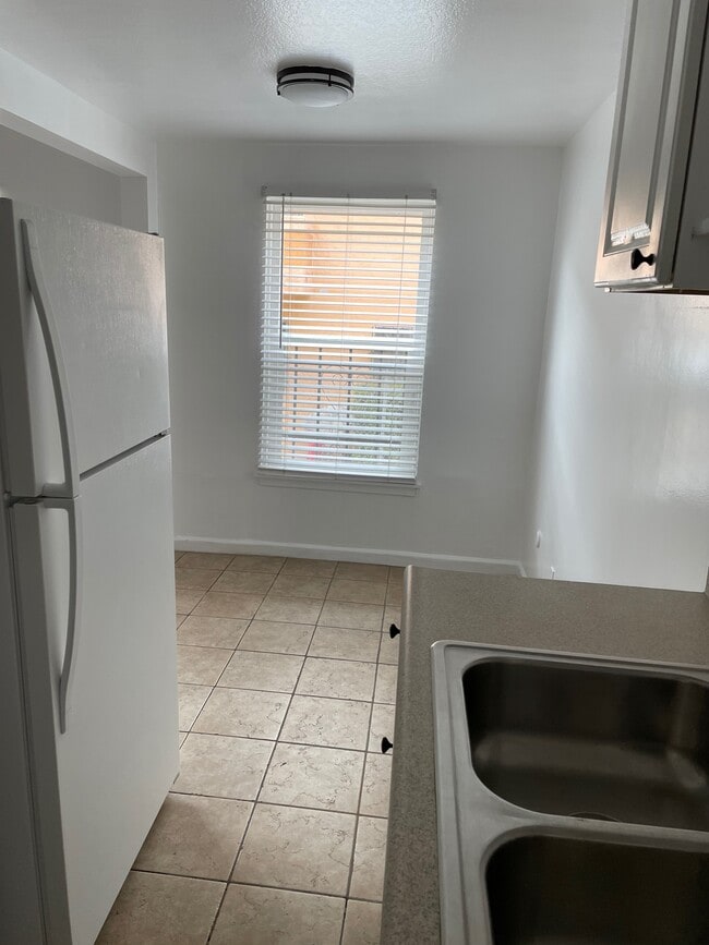 Photo - 4234 Mont Clair St Unidad 104