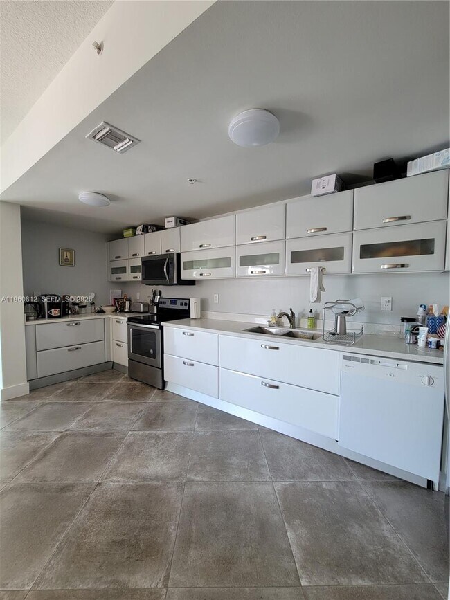 Photo - 6580 Indian Creek Dr Unit 209