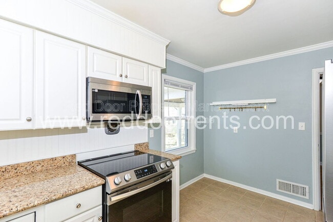 Photo - 4930 N Illinois St