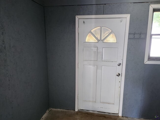 Photo - 215 Camellia Cir