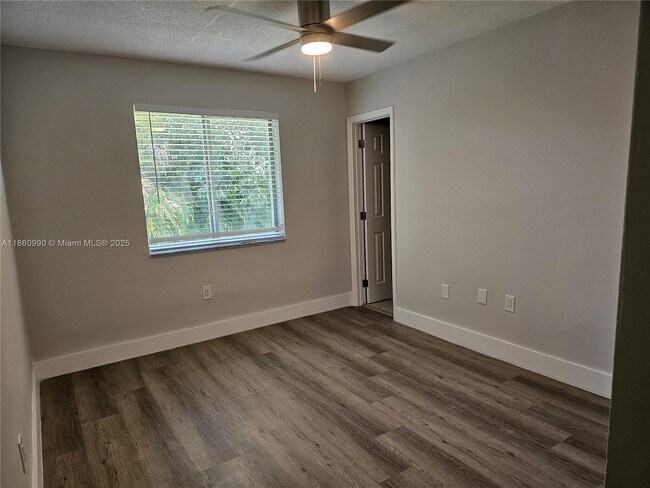 Photo - 560 NE 63rd St Unidad 3