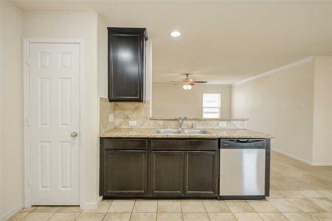 Building Photo - 2111 Denridge Dr Rental