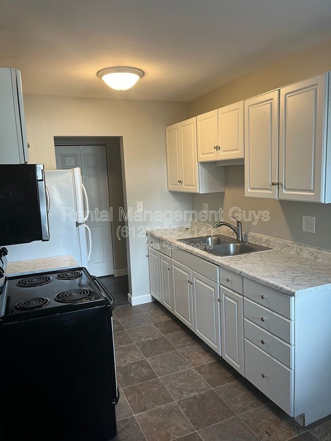 Photo - 1757 Thomas Ave W Unit 2