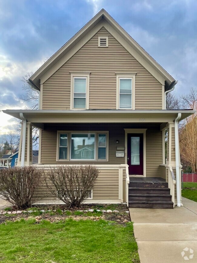 Building Photo - 606 N Spring St Rental