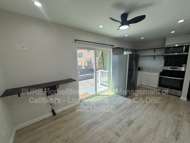 670 W 2nd St