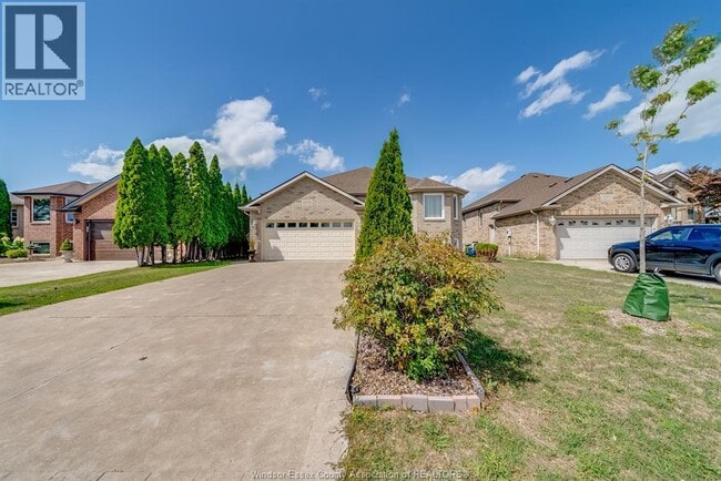 Photo - 1078 Imperial Crescent