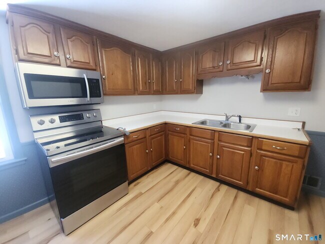 Photo - 81 Middlefield St Unit 2