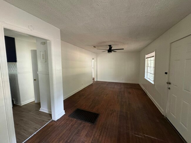 Photo - 1734 Dixie Dr