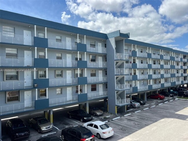 Building Photo - 1655 W 44th Pl Unit 211